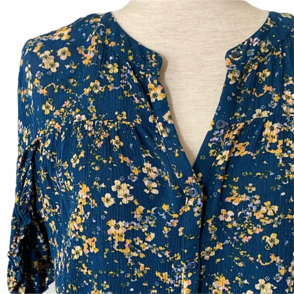 ⭐️ SOLD ⭐️ LAUREN CONRAD Floral Ruffle Blouse - Picture 5 of 10